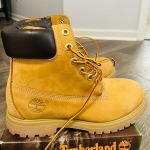 Timberlands Wheat, Women’s Size 6 1/2